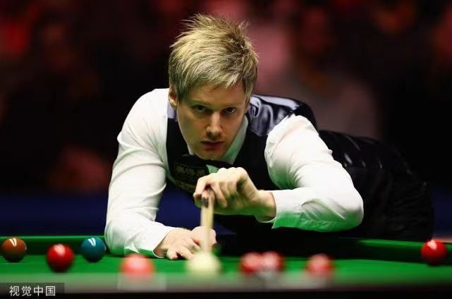 尼爾·羅伯遜強勢晉級斯諾克沙特賽16強，展現(xiàn)王者風范！