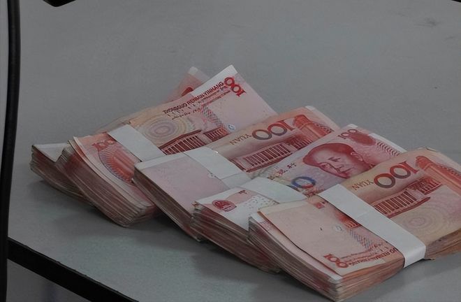 官員受賄細(xì)節(jié)曝光，198萬(wàn)元現(xiàn)金藏后備箱，貪腐之路令人瞠目結(jié)舌