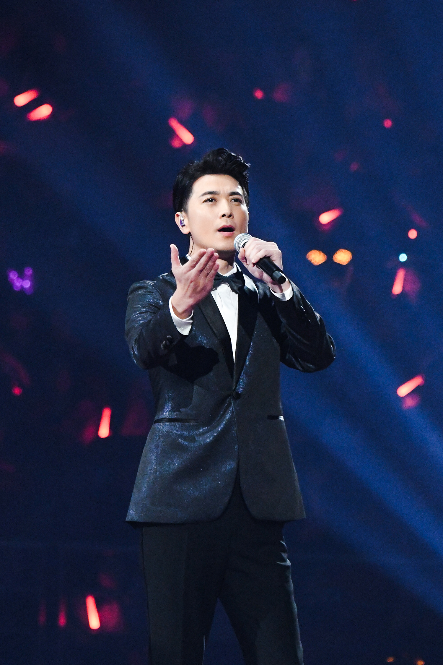 揭秘保劍鋒跳舞驚呆陳飛宇幕后真相，明星間的跨界互動引熱議！