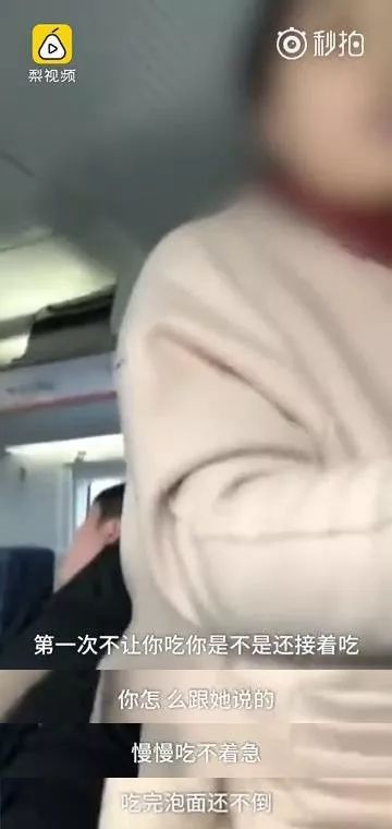 高鐵站取消泡面售賣引發(fā)熱議，網(wǎng)友呼吁禁煙，這背后究竟隱藏著什么？