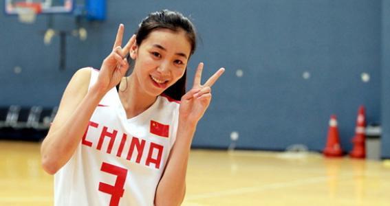 王思雨與中國(guó)女籃，熱愛(ài)體育，傳遞正能量