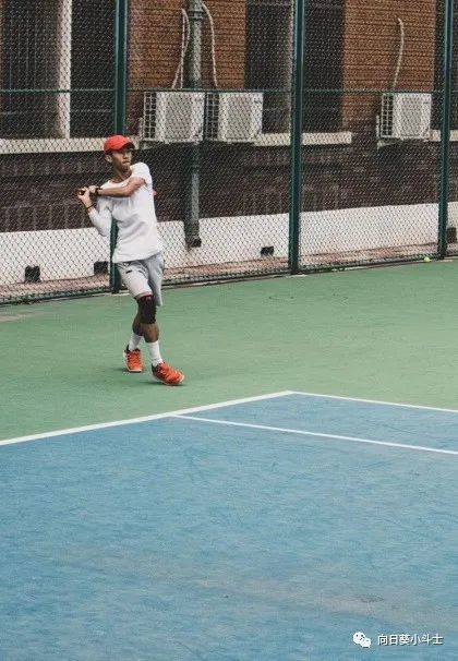 操場跑步者與散步者如何和諧相處，共建共享的校園運動空間