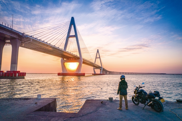 人民日報三問尖扎黃河特大橋事故，責(zé)任何在？安全監(jiān)管如何加強(qiáng)？