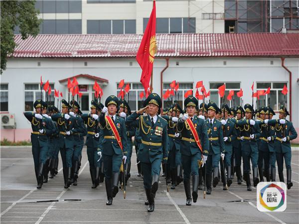 外國記者直呼九三閱兵訓(xùn)練場太震撼，揭秘中國軍隊(duì)現(xiàn)代化進(jìn)程