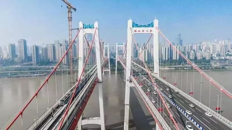 川青鐵路大橋繩索斷裂現(xiàn)場視頻曝光，揭秘事故原因及應對措施