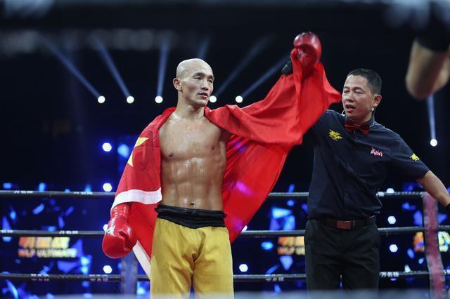 格斗中醫(yī)石銘迎UFC首秀，跨界融合，展現(xiàn)中國武術(shù)新風(fēng)采