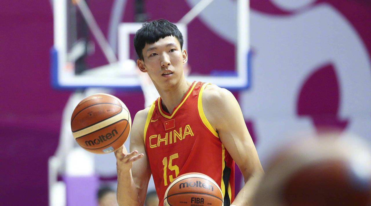 張名揚(yáng)，身高2米18，有時(shí)會(huì)被誤認(rèn)成姚明，他的籃球人生如何？