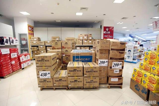 孩子的創(chuàng)意無(wú)限，將無(wú)人問(wèn)津的紙箱搬回家，竟成了最獨(dú)特的展位亮點(diǎn)！