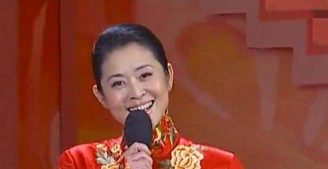 倪萍傾情力挺遲蓬，生萬物大腳娘太精彩，引發(fā)網(wǎng)友熱議！