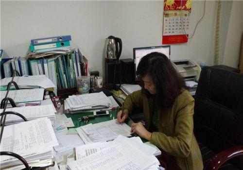 大學(xué)生暑假工離職，老板當(dāng)場發(fā)工資，背后原因引人深思！