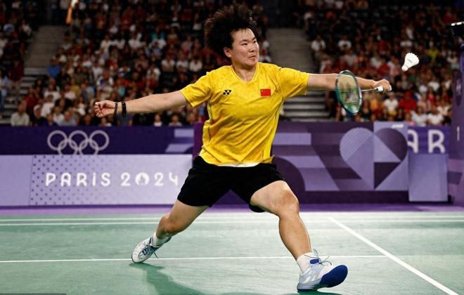 陳雨菲崴腳堅(jiān)持比賽，逆境中晉級(jí)世錦賽決賽，展現(xiàn)體育精神！