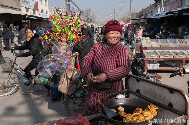 重慶女生在比利時(shí)街頭擺攤賣豌雜面，傳承地道重慶味道