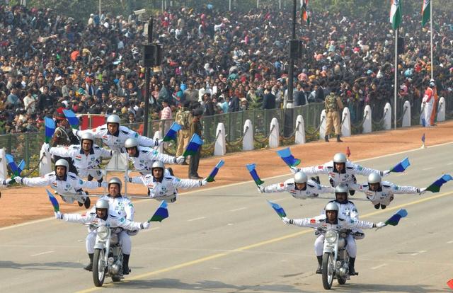 張雨霏曬閱兵現(xiàn)場照，展現(xiàn)我國軍威，激發(fā)民族自豪感