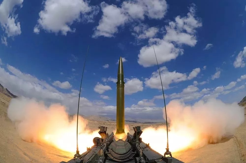 東風5C帥照曝光！鄭欽文帶你領(lǐng)略中國戰(zhàn)略導彈的雄風