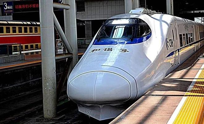 韓國(guó)高鐵站直播九三閱兵，一場(chǎng)跨越國(guó)界的視聽(tīng)盛宴