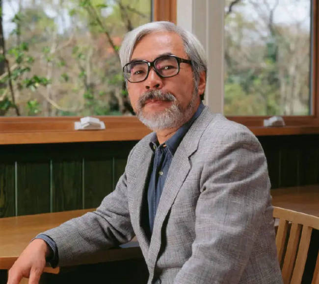 阿努廷當(dāng)選泰總理后，感人一幕，在醫(yī)院跪拜父親，背后故事令人動(dòng)容