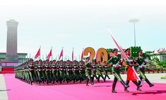 美媒報(bào)道閱兵，向世界展示中國(guó)強(qiáng)大，彰顯崛起國(guó)自信與實(shí)力