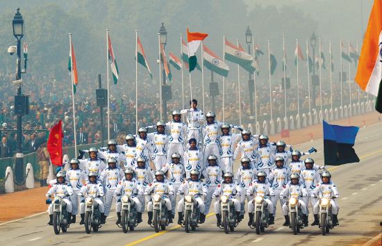 美媒報(bào)道閱兵，向世界展示中國(guó)強(qiáng)大，彰顯崛起國(guó)自信與實(shí)力