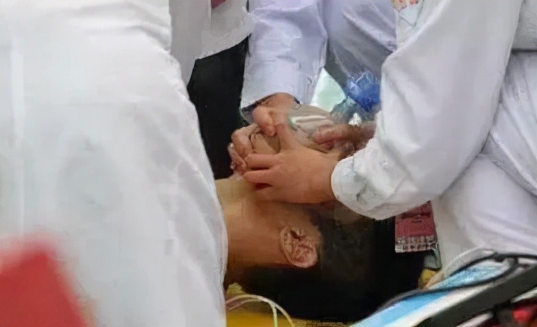 悲??！男生宿舍打游戲暈倒猝死，學?；貞裏嶙h！