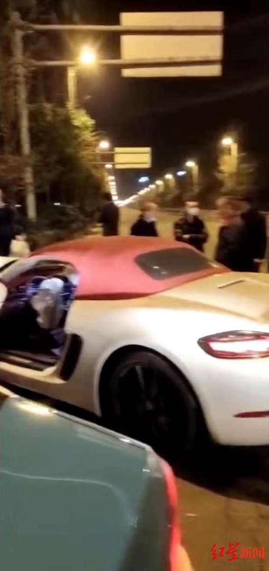 抓小三怒踩保時(shí)捷，揭秘租車公司虛構(gòu)新聞背后的真相