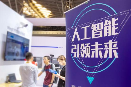 伯朗特機(jī)器人原200萬(wàn)月薪董事長(zhǎng)下課，揭秘高薪背后的真相與反思