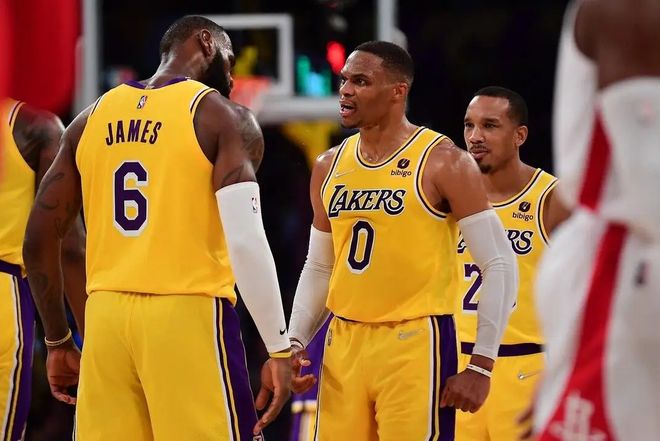 雙星閃耀！太陽擊敗湖人，成為本賽季首支逆襲強(qiáng)隊(duì)的先鋒