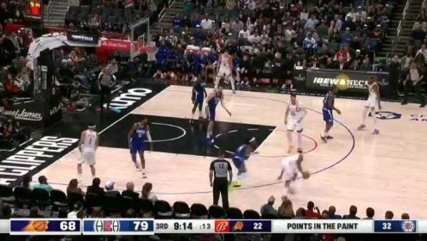 震撼瞬間！哈登巧妙突破引對手防線崩潰，助祖巴茨如猛虎下山完成暴扣