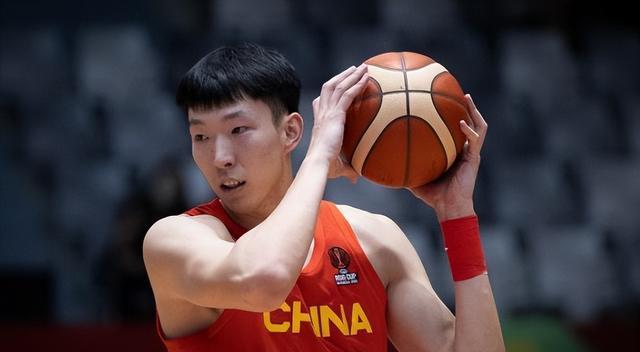 周琦談中國(guó)男籃破聯(lián)防策略，四人過(guò)于擁擠，空間需拉開(kāi)