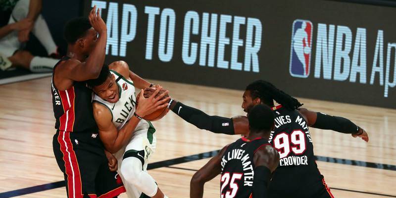 比永博破繭成蝶，2016年震撼一戰(zhàn)，籃板狂潮席卷騎士內(nèi)線