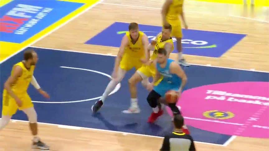 東契奇展現(xiàn)非凡手感，一個(gè)月不打球依舊火熱，賽前熱身中圈三分壓哨命中