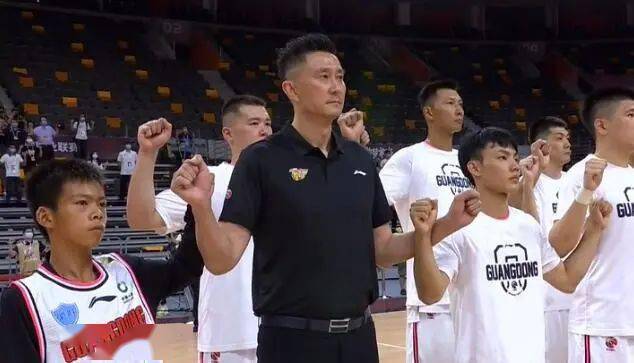 建議，CBA今夏轉(zhuǎn)會(huì)市場(chǎng)風(fēng)起云涌，京粵滬強(qiáng)援加盟，聯(lián)盟格局重塑在即