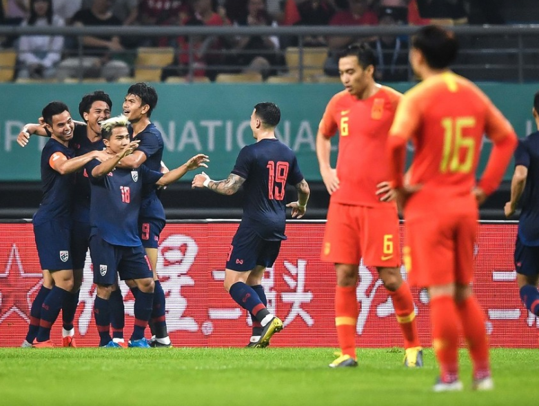 滬媒熱議，國(guó)足迎戰(zhàn)印尼，67年不敗神話若被打破，足協(xié)或?qū)⒚媾R換帥危機(jī)