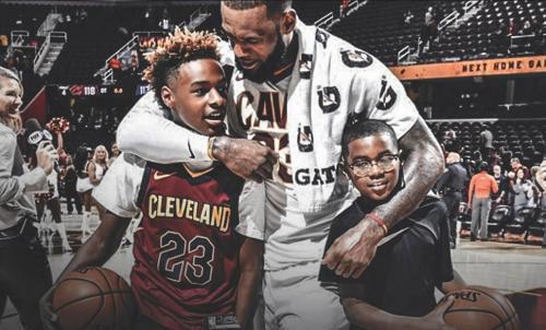 NBA揭幕戰(zhàn)，阿泰見(jiàn)證詹姆斯與小皇帝的熱血傳承與父子同臺(tái)盛宴