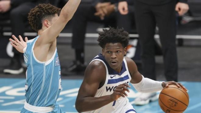 鮑爾揭幕戰(zhàn)創(chuàng)紀(jì)錄，黃蜂隊(duì)史首人榮耀誕生