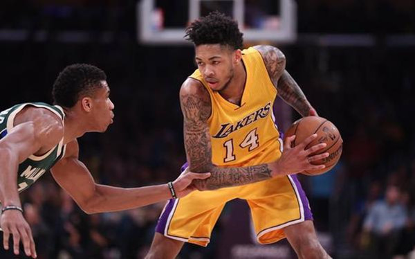 布克場邊沉默的質疑，布朗尼的兩罰不中之謎