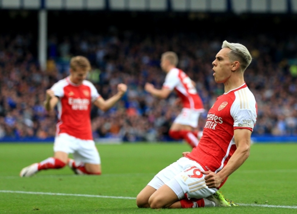 格拉利什閃耀全場，七度奪回球權(quán)與三次搶斷，展現(xiàn)全面實力獨領(lǐng)風(fēng)騷