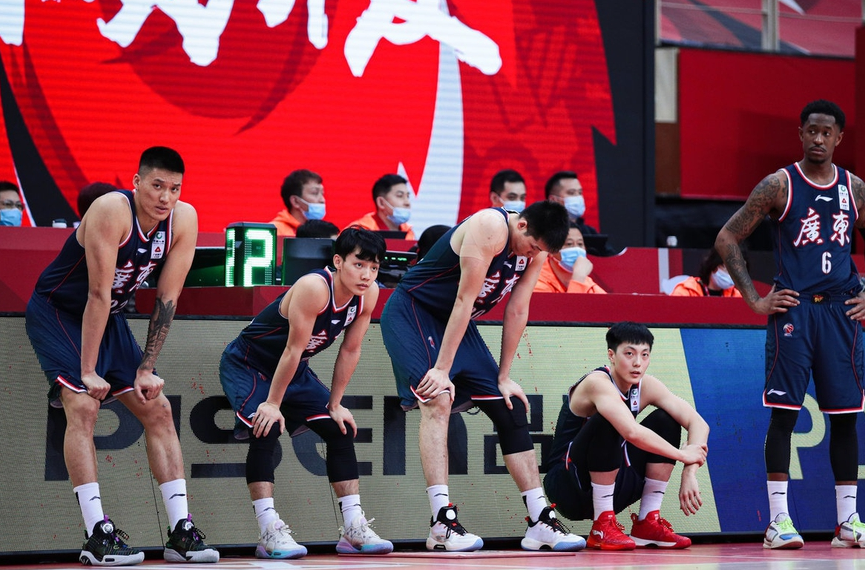 胡明軒追身三分驚艷全場，中國男籃逆襲打停澳大利亞