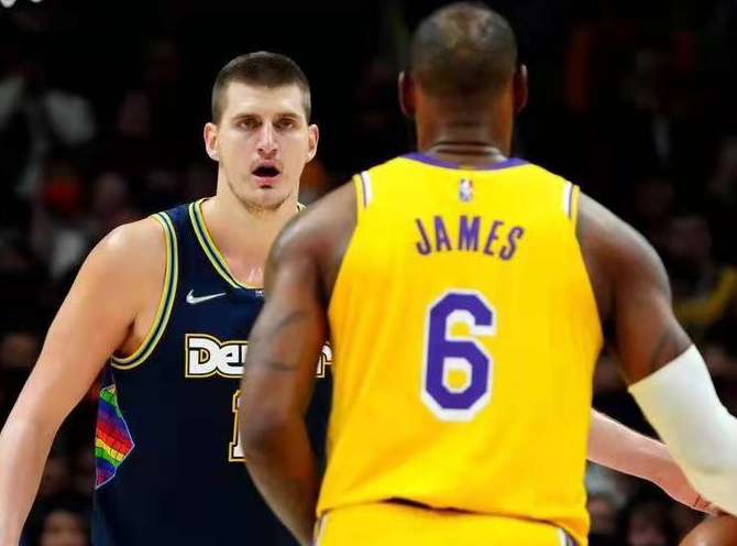 掘金簽下獨行俠舊將鋒線球員，留隊前景存疑的引援策略揭秘