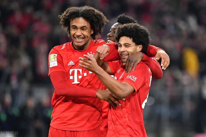 荷蘭與匈牙利足球大戰(zhàn)，齊爾克澤與西蒙斯的先發(fā)力量，加克波的光芒閃耀