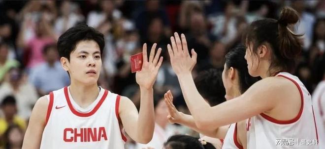 宮魯鳴推動(dòng)女籃換血，李夢獨(dú)砍25分引爆熱議，這是最大爭議的一次嗎？