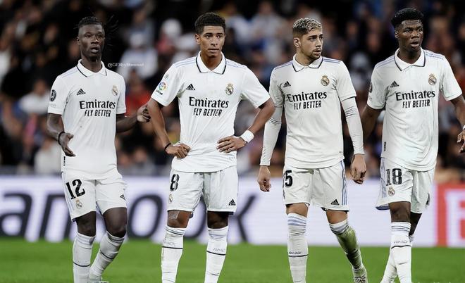 馬卡解析，皇馬442首發(fā)下的邊路防守策略之貝林厄姆與卡馬文加的協(xié)同作戰(zhàn)