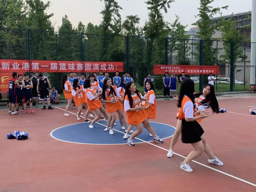 青春活力！亞洲大學(xué)生籃球聯(lián)賽啦啦隊(duì)炫舞表演引爆全場(chǎng)