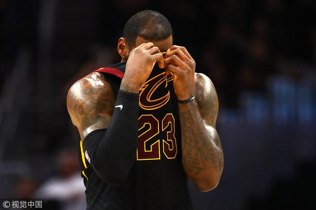 詹姆斯榮耀歸來(lái)，騎士主場(chǎng)歡呼聲震天——?dú)g迎回家！