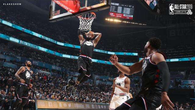 詹姆斯榮耀歸來，騎士主場歡呼聲震天——歡迎回家！