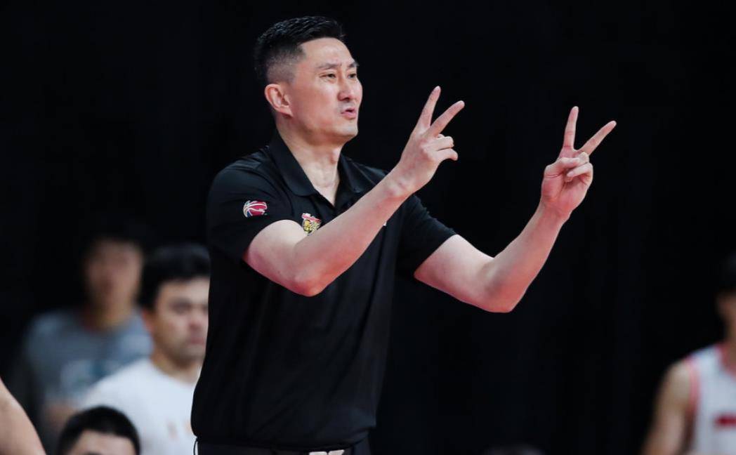 徐杰現(xiàn)身東莞，籃球新星化身汽水代言人，見(jiàn)面會(huì)掀起熱潮