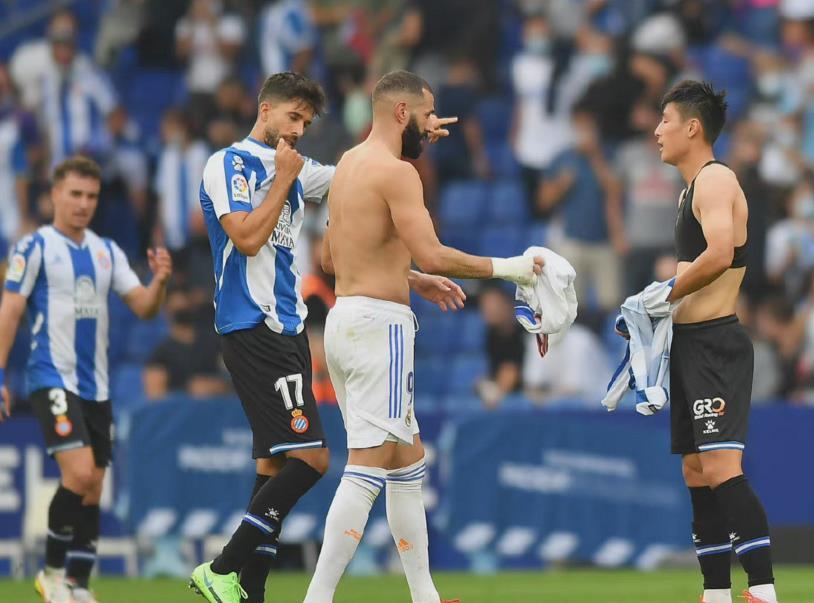 姆伯莫閃耀賽場，傳球妙手與失誤并存，展現(xiàn)潛力獲評6.5