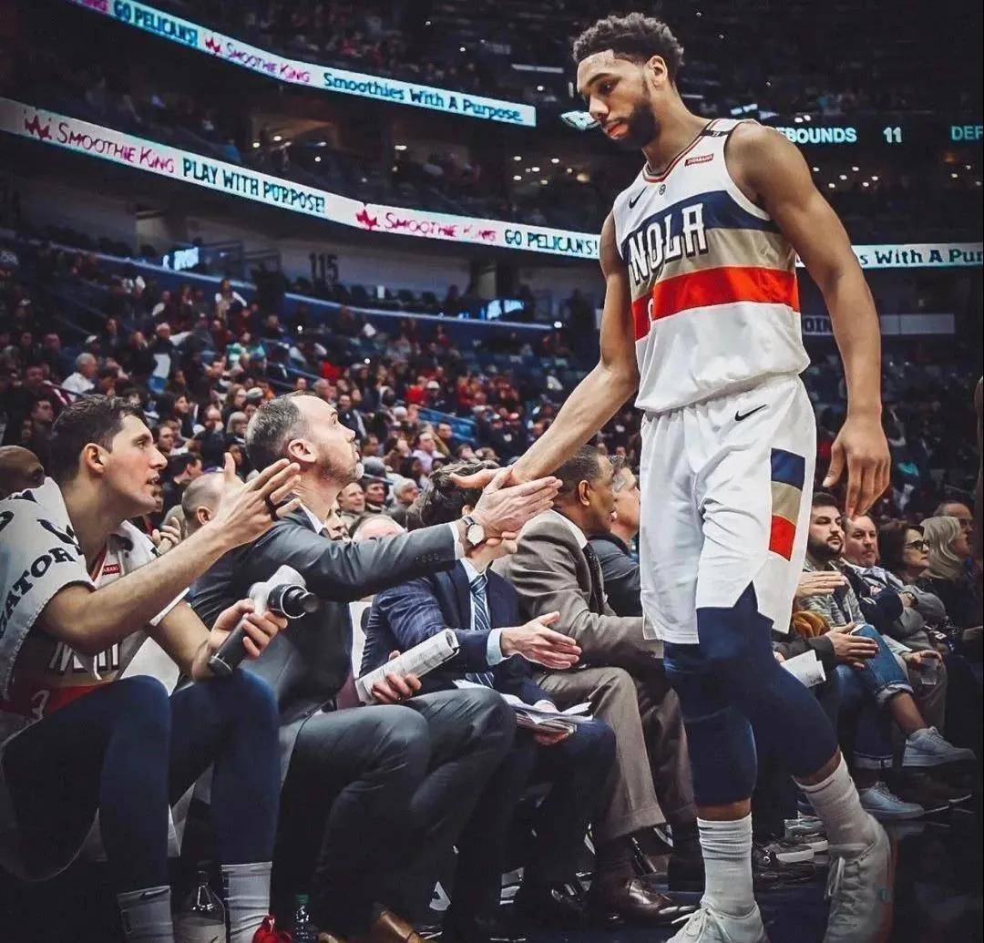 NBA賽場風(fēng)云再起，[流言板]狄龍展現(xiàn)拼勁，火熱表現(xiàn)獨攬16分2籃板1助攻