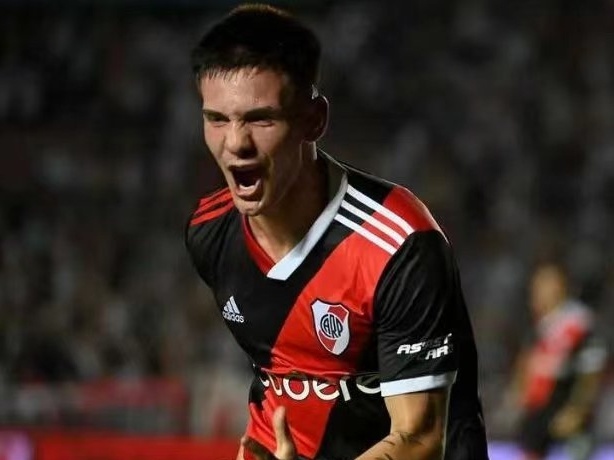 建議，阿隆索與馬斯坦托諾，推遲比賽的波折與偶像梅西的光輝