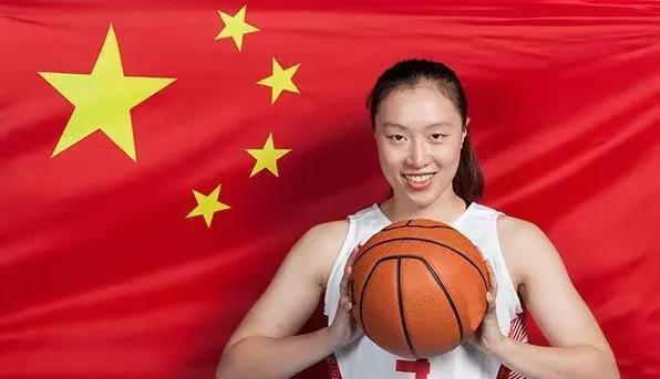 閃耀NBA賽場，中國女籃新星逆襲，力壓李夢，場均轟出驚人的20+5+5表現