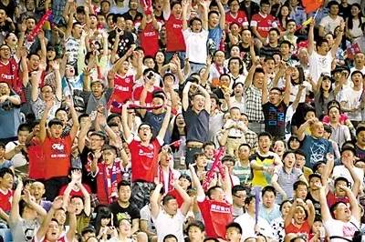 杭州球迷熱情爆棚，搶票熱潮席卷浙江綠城隊(duì)主場(chǎng)